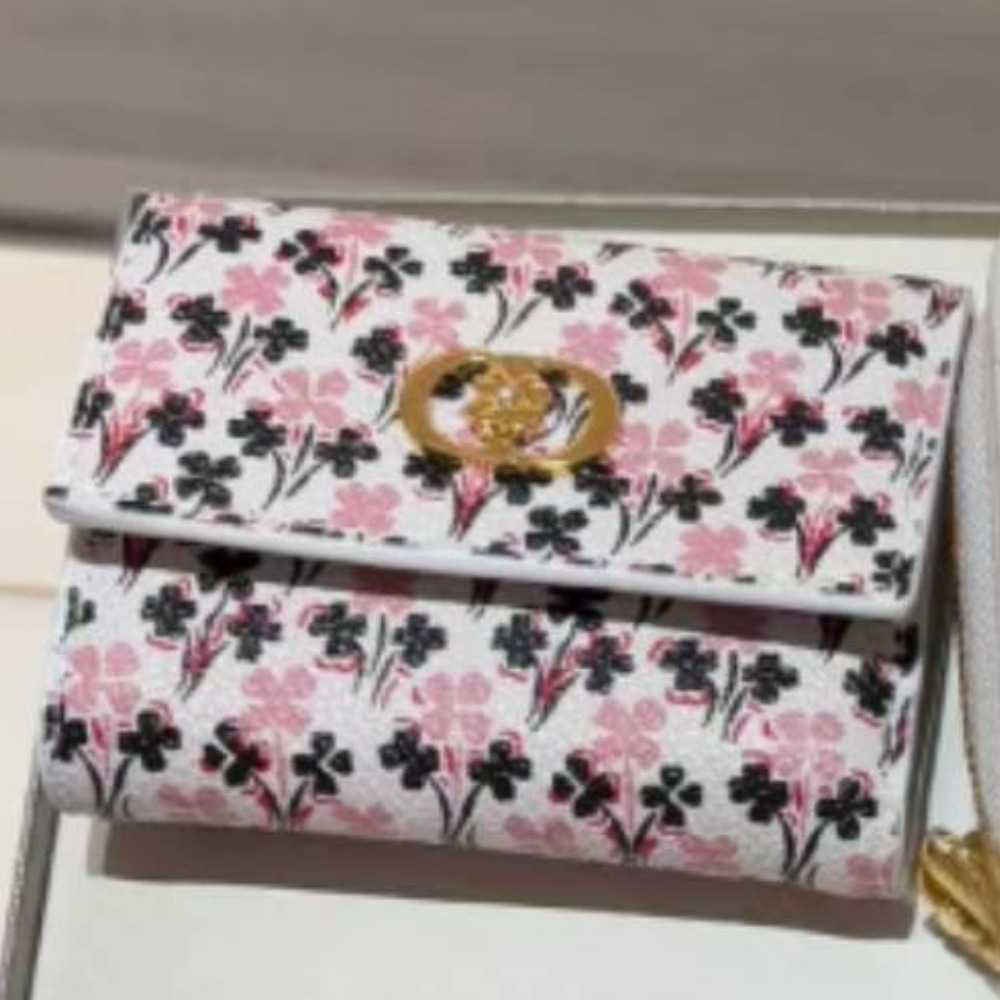 【日本限定！大人可愛いクローバー♡】DIOR 折りたたみ財布