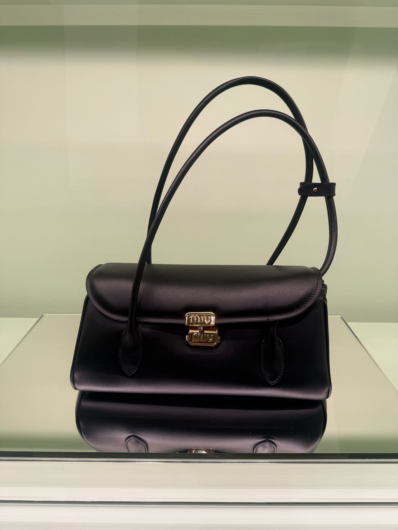 100%直営店買付☆☆【MiuMiu】レザー ショルダーバック 5BD265