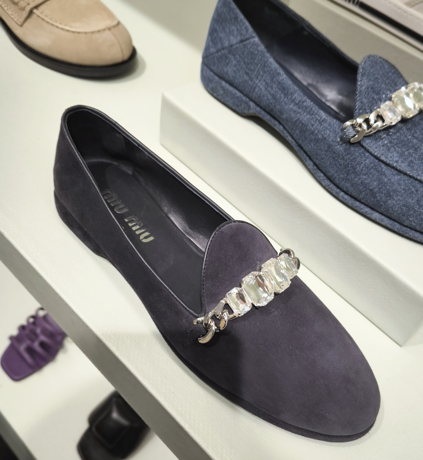 【MIUMIU】5S025E クリスタルビジュー付きスエードローファー