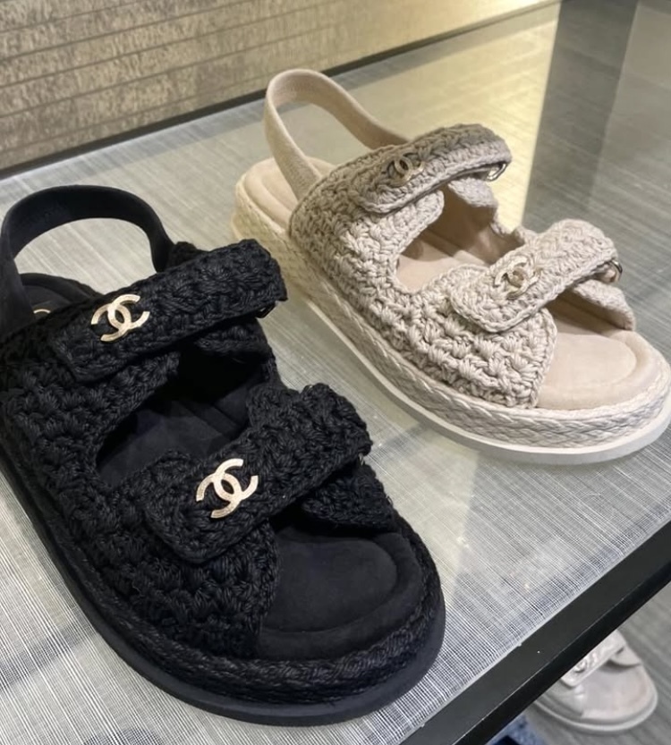 【足元からきらめくエレガンス♪】CHANEL サンダル 25A CHANEL 2023-24 AW キルティングサンダル