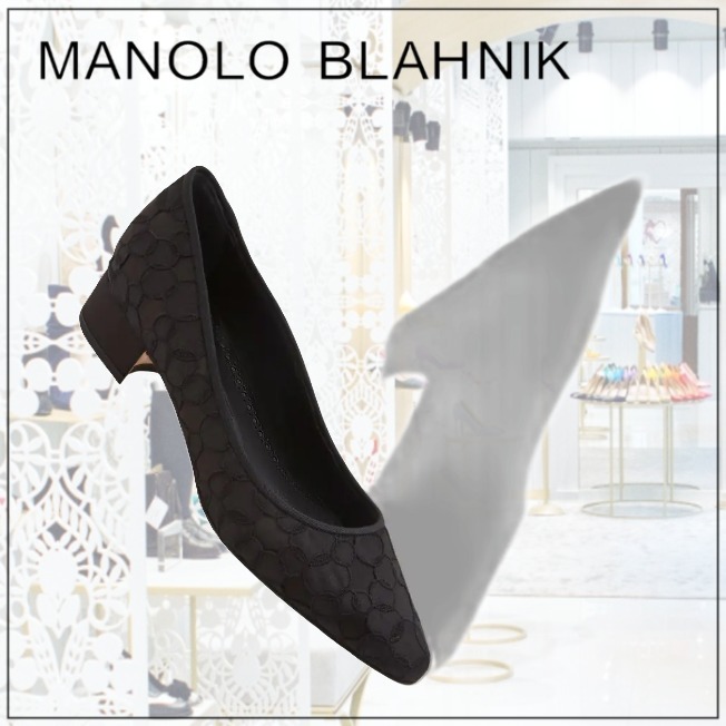 【MANOLO BLAHN】ブラックサテンレース刺繍パンプス