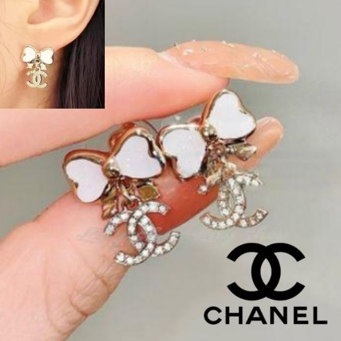 揺れるピュアなホワイトリボン♡【CHANEL】COCOピアス