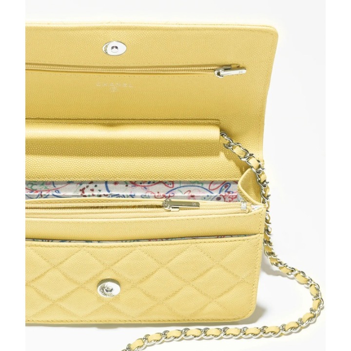 《裏地まで可愛い♪》CHANEL チェーンウォレット