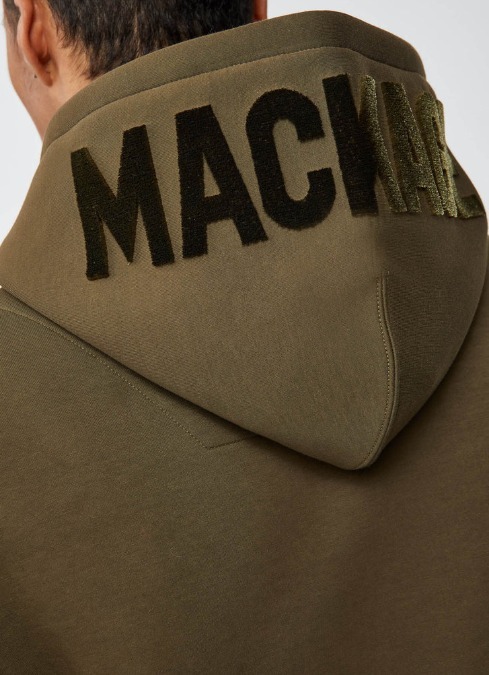 フードのボリューム・ロゴがスタイリッシュ《MACKAGE》 KRYS-R