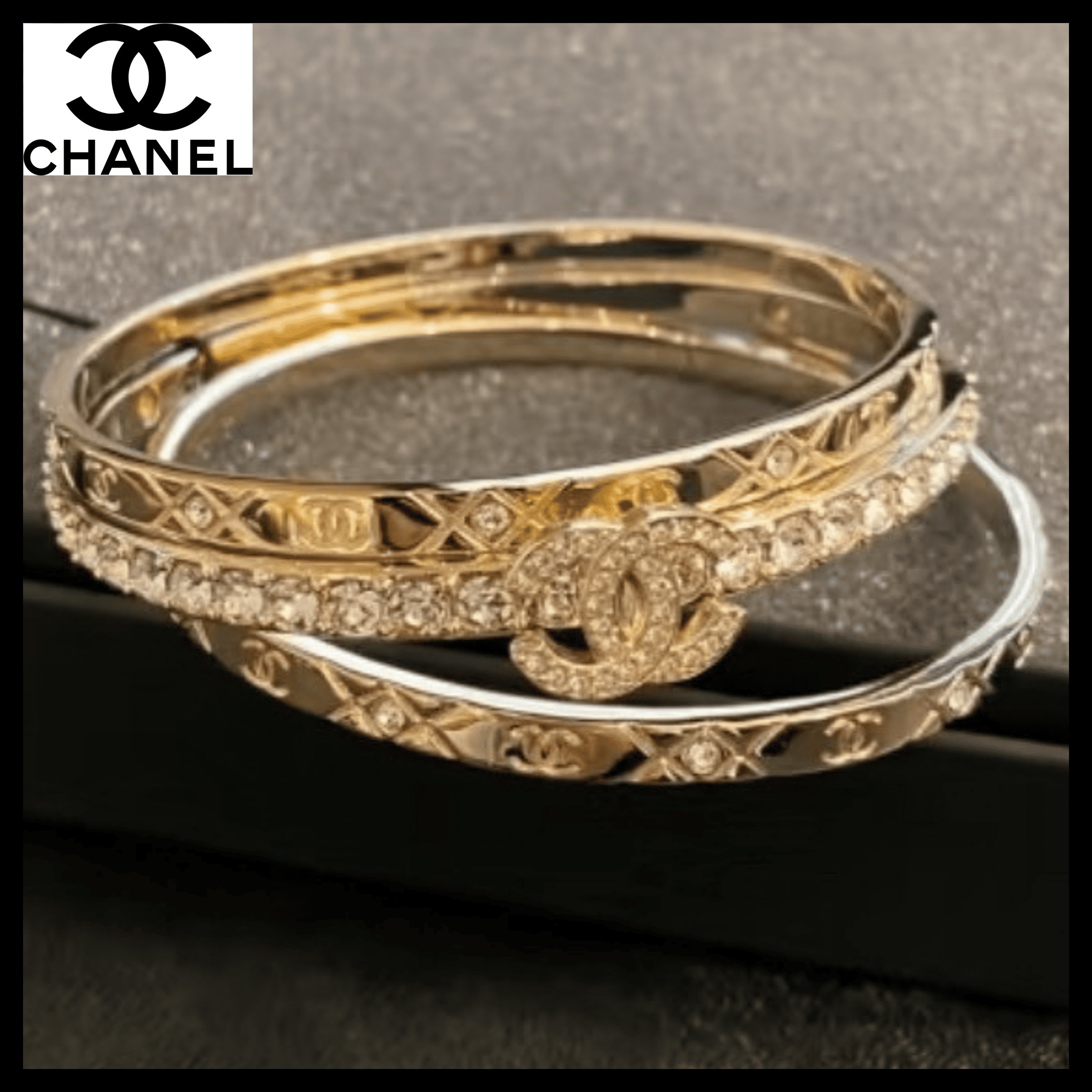 洗練されたデザイン【CHANEL】ロゴ ブレスレット