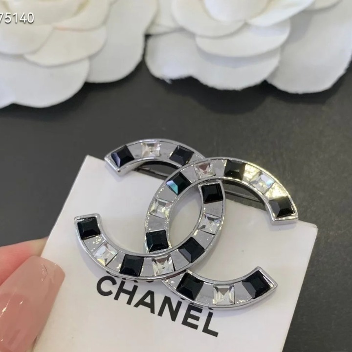 シックなモノトーン♪【CHANEL】25C CCロゴ ブローチ シックなモノトーン♪】シャネル ブローチ CHANEL