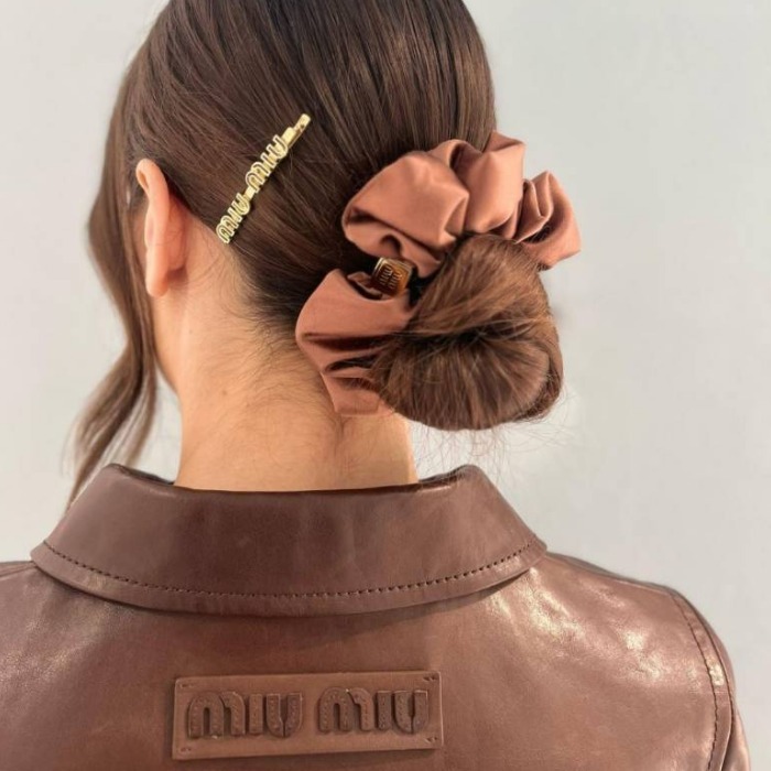 《ラグジュアリーで上質》【MiuMiu】サテン シュシュ