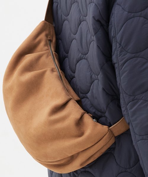 ショルダーバッグ・ポシェット Salted Butter Suede Hobo Cross Bag BROWN