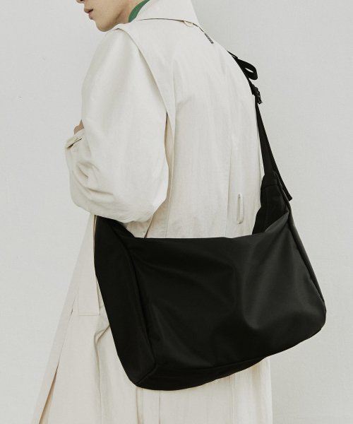 ショルダーバッグ・ポシェット Arc Black Messenger Bag