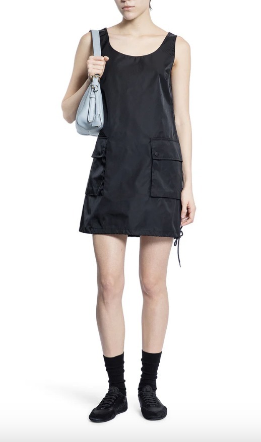 オールシーズン活躍できる《PRADA》Re-Nylonミニドレス