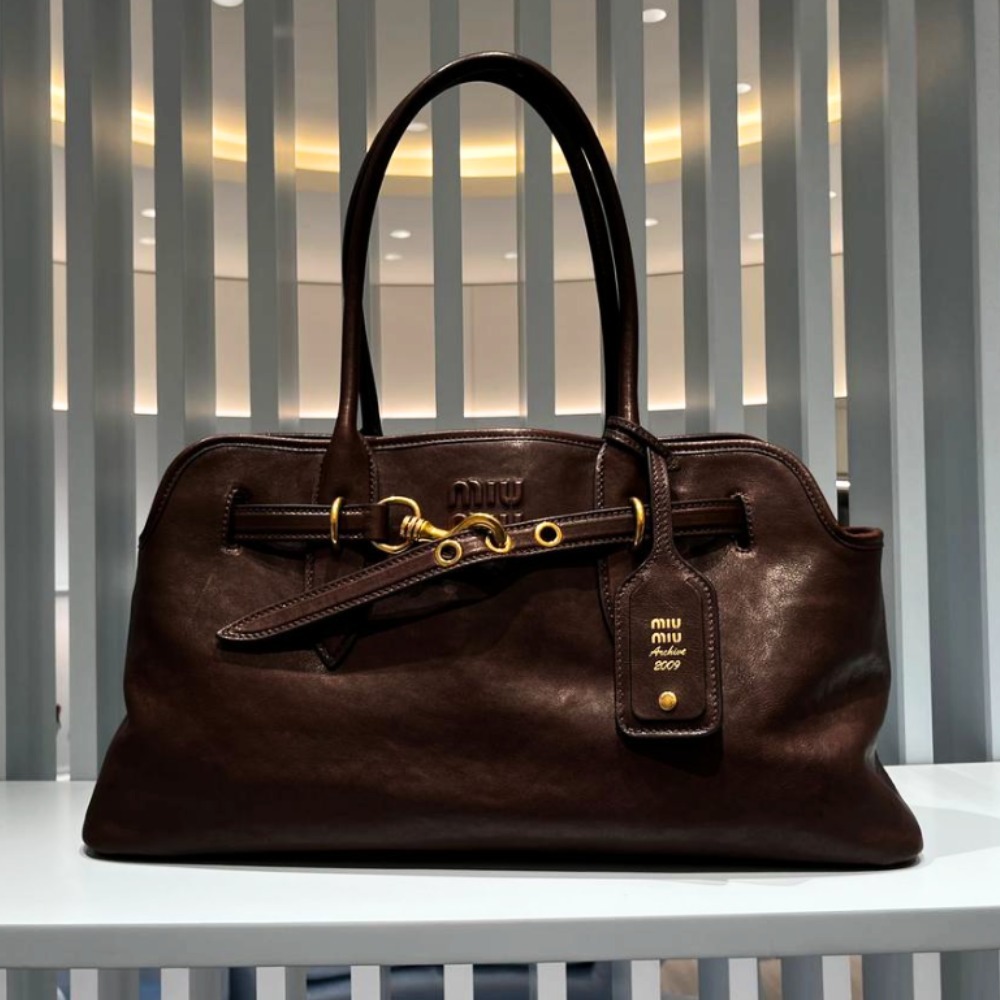 《ランウェイ》【MiuMiu】アバンチュール ナッパレザーバッグ
