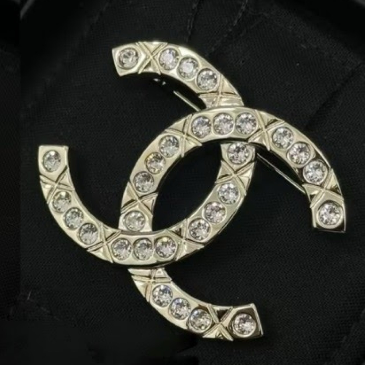 【上品デザイン！高級感♡】CHANEL ブローチ 高級ブローチ シャネル風No,5 FBR-003 45x60mm ライン