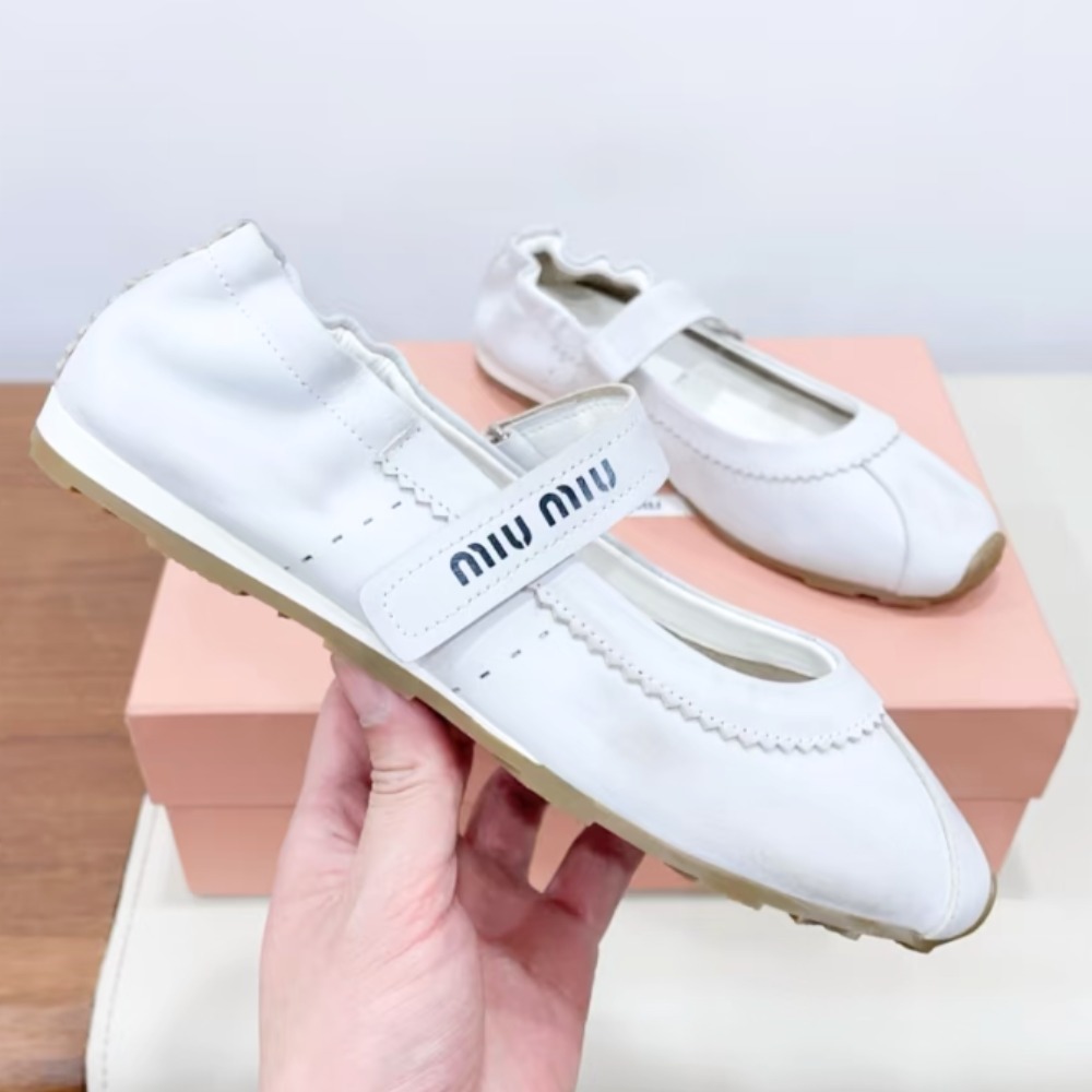 《エレガント》【MiuMiu】ブリーチドナッパレザー バレリーナ
