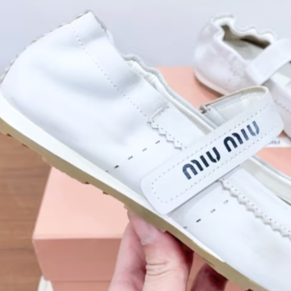 《エレガント》【MiuMiu】ブリーチドナッパレザー バレリーナ