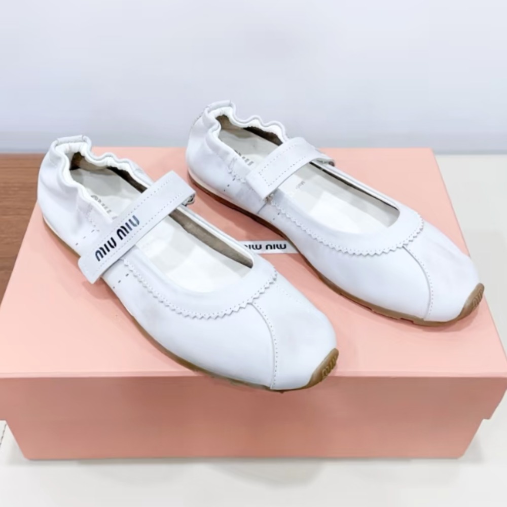 《エレガント》【MiuMiu】ブリーチドナッパレザー バレリーナ