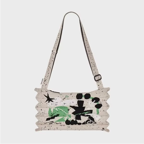 PLEATS MAMA 正規品関税込み NEW SACOCHE BAG GREY