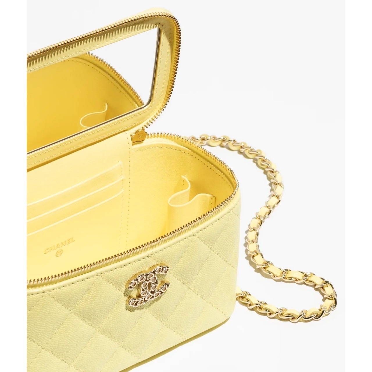 25P限定ハートロゴ【CHANEL】チェーン バニティ バッグ ハートロゴが可愛い【CHANEL】25P チェーン バニティバッグ