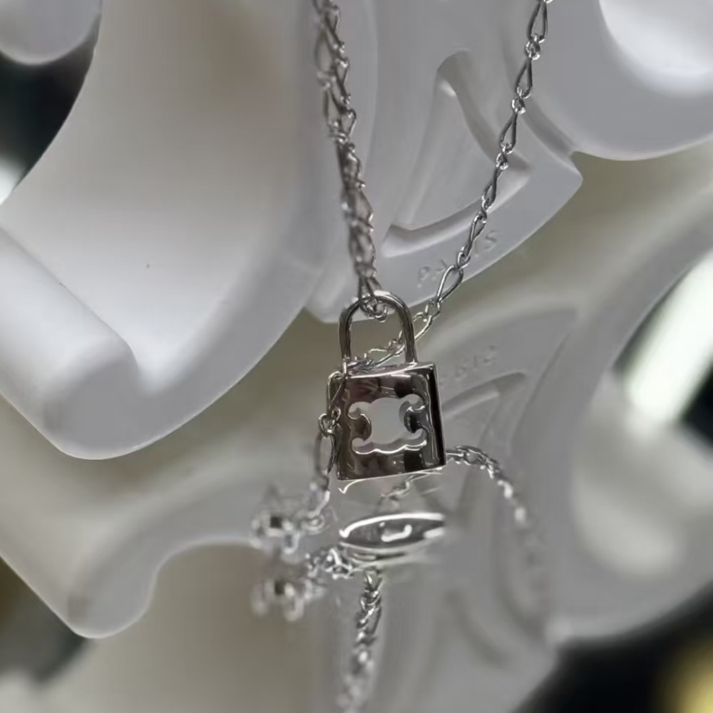 《マストバイな逸品》【CELINE】トリオンフ ロック ネックレス