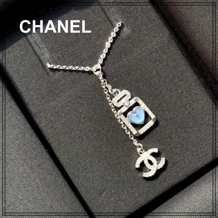 可愛い【CHANEL】ブルーのストーンが魅力的 CCロゴ ネックレス