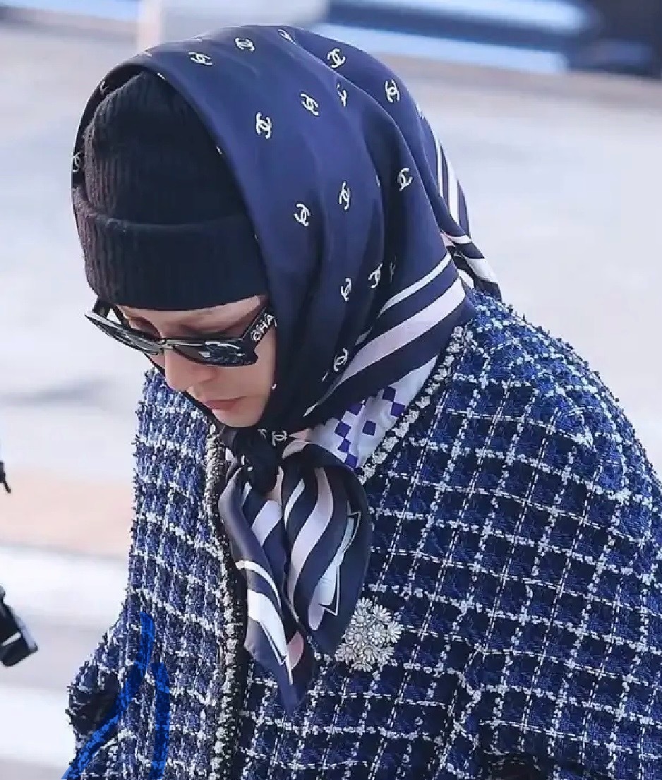 G-DRAGON着用 CCマーク総柄 /2色】CHANEL スカーフ (CHANEL