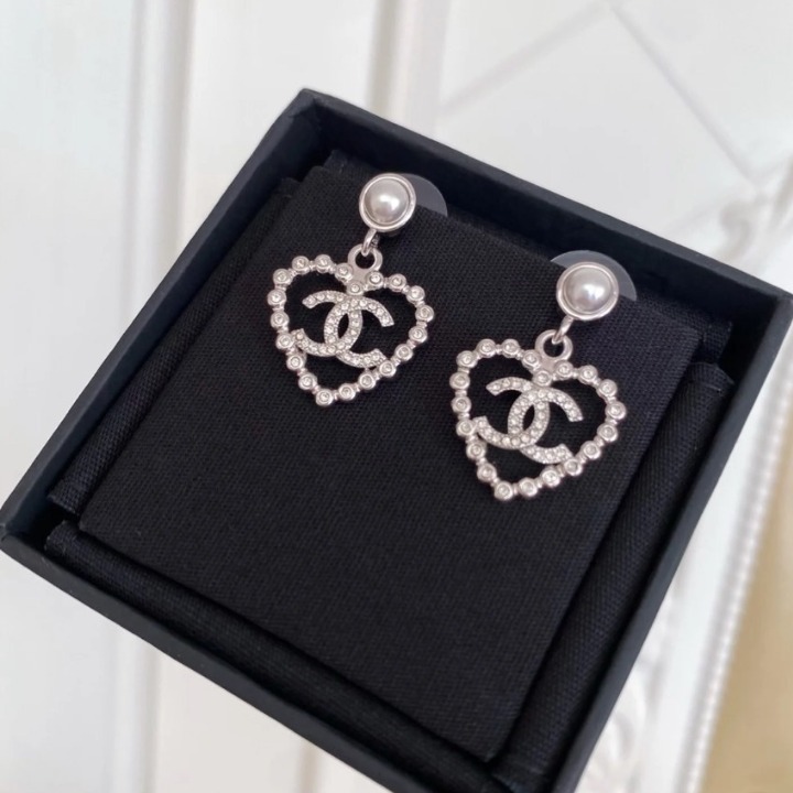 《ハートモチーフでフェミニンな雰囲気★》CHANEL ピアス