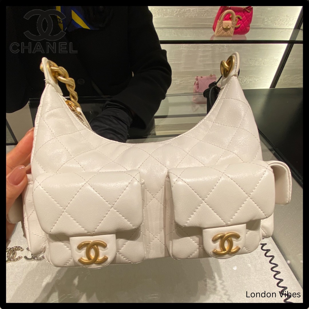 上品ホワイト CHANEL マキシ ホーボーバッグ チェーンショルダー