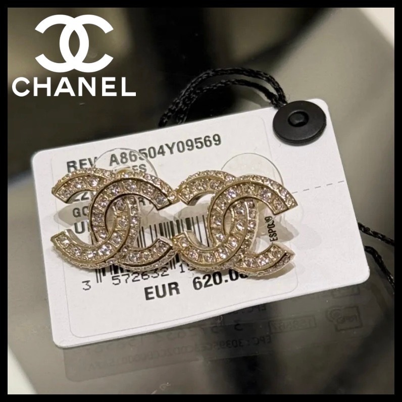 煌びやかなCCマークにときめく♪【CHANEL】25P CCロゴ ピアス