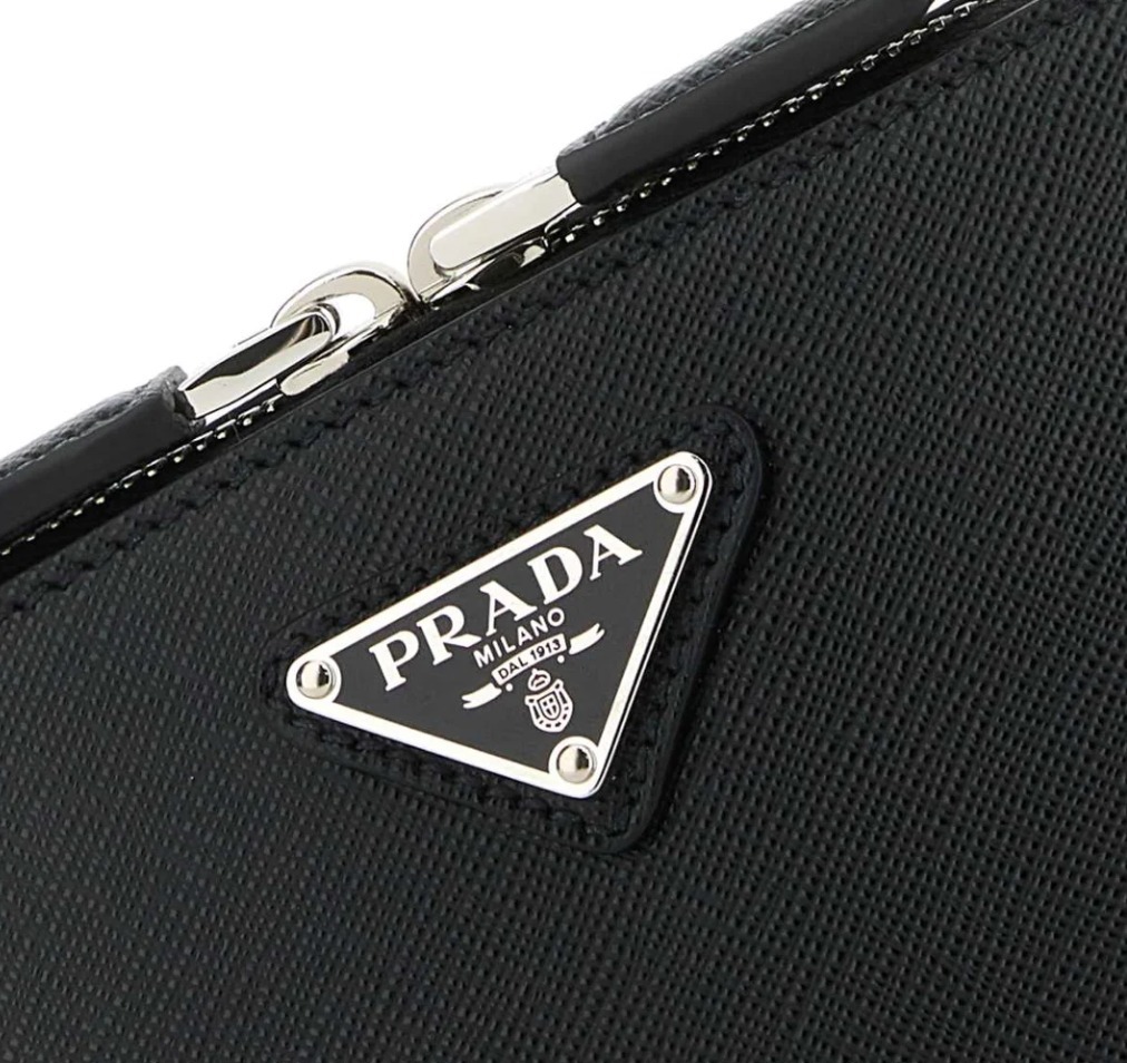 ◆送料・関税込み◆PRADA ロゴプレート ジップショルダーバッグ Prada ロゴ プレート ジップ スモール ショルダー バッグ