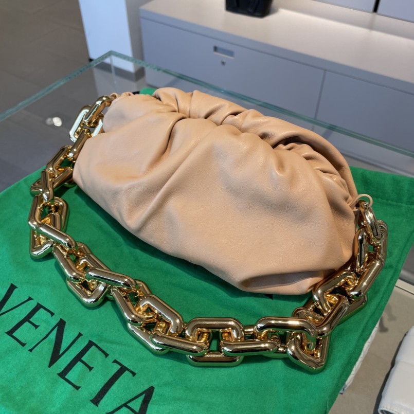 直営店☆BOTTEGA VENETA☆ THE CHAIN POUCH ショルダーバッグ