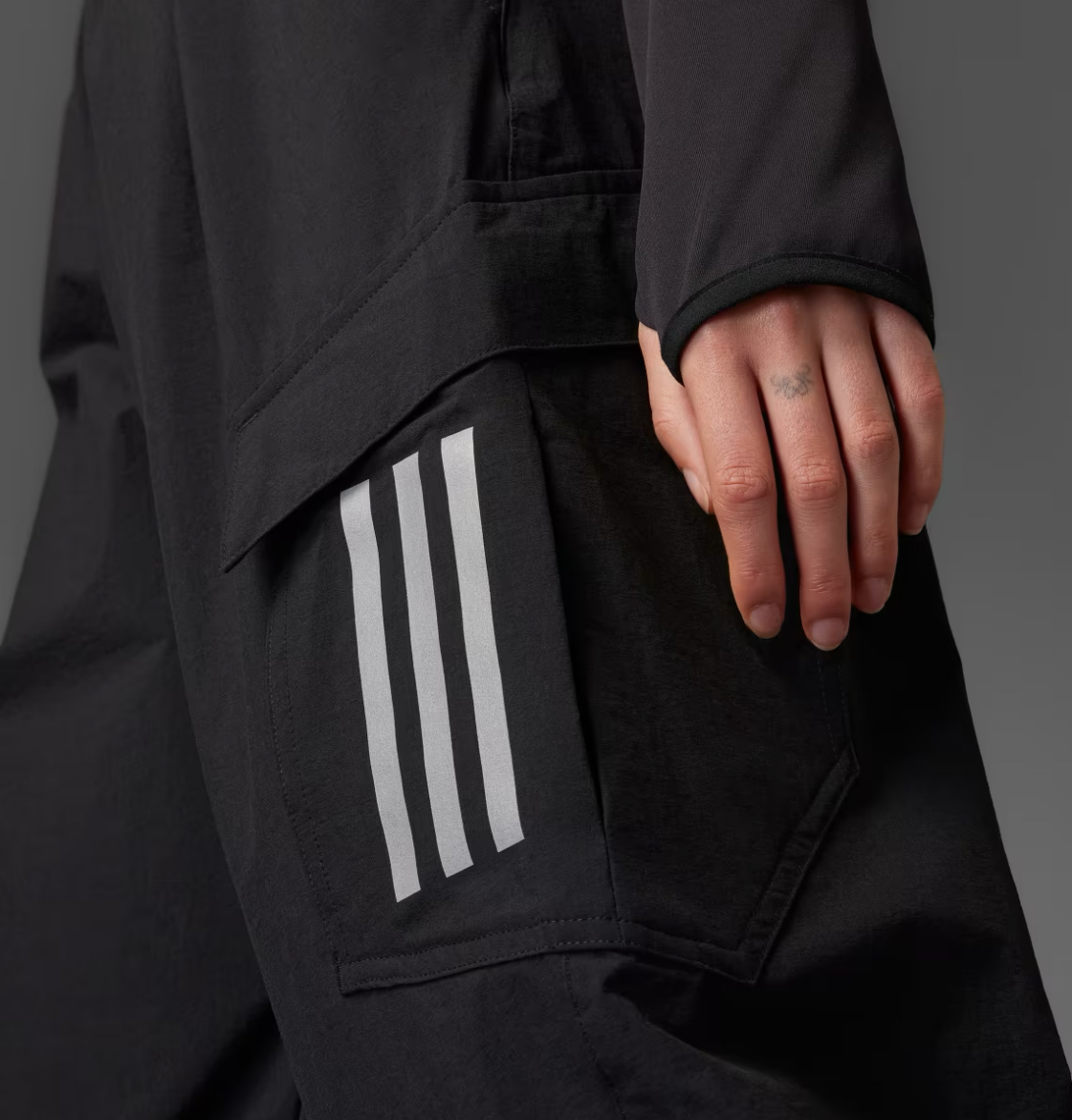 送関込★adidas x メルセデス★スリーストライプス カーゴパンツ 送関込☆adidas x メルセデス☆スリーストライプス カーゴパンツ