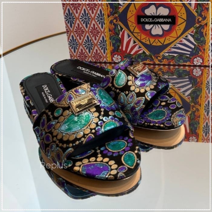 【Dolce&Gabbana】ロゴプレート ジュエルパターン サンダル