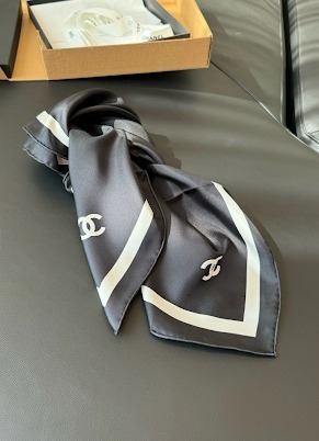25P/散りばめられたCCロゴ柄☆】CHANEL スカーフ シルク (CHANEL
