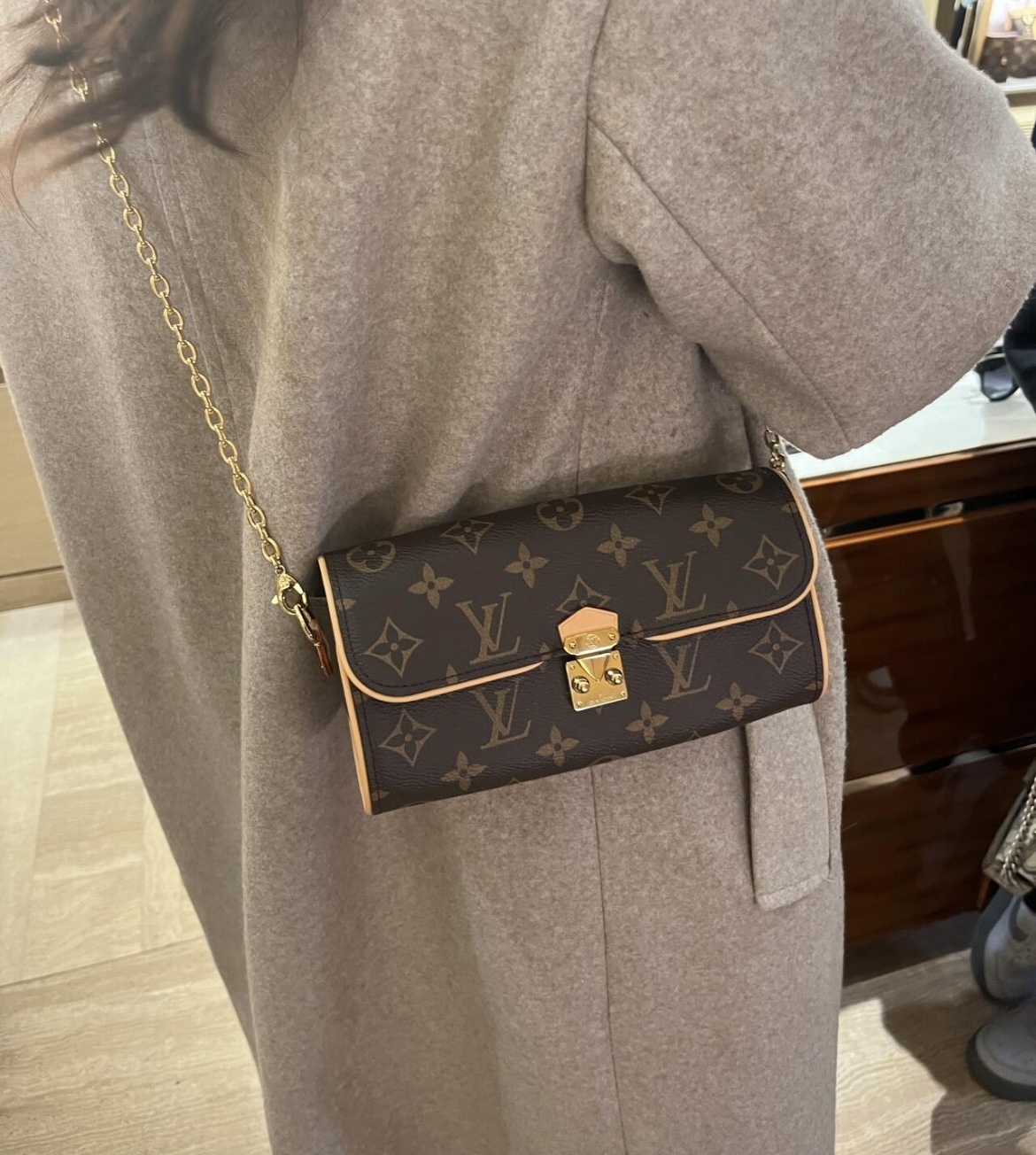 クラッチとしても 2WAY Louis Vuitton ポシェット・カミーユ