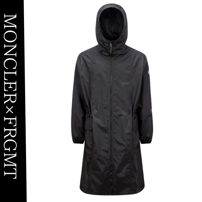 新作★MONCLER*風格が漂う*刺繍 バーシティロゴコットンTシャツ 新作☆MONCLER*贅沢な魅力*バーシティ モチーフコットンTシャツ