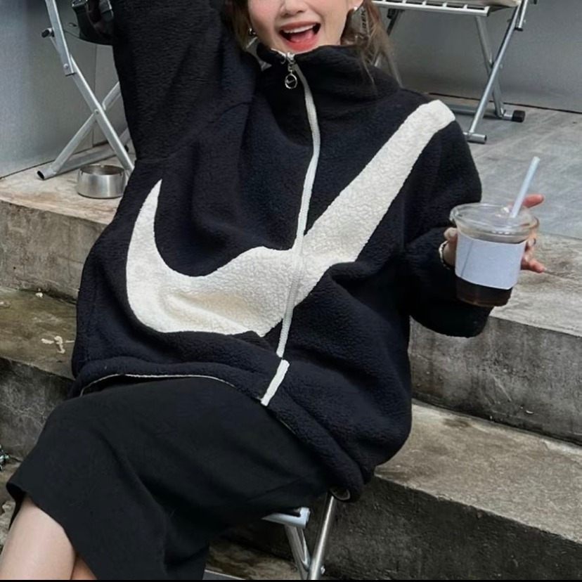★ナイキ★Nike BIG Logo 厚手のボアジャケット★追跡可 ☆ナイキ☆Nike BIG Logo 厚手のボアジャケット☆追跡可