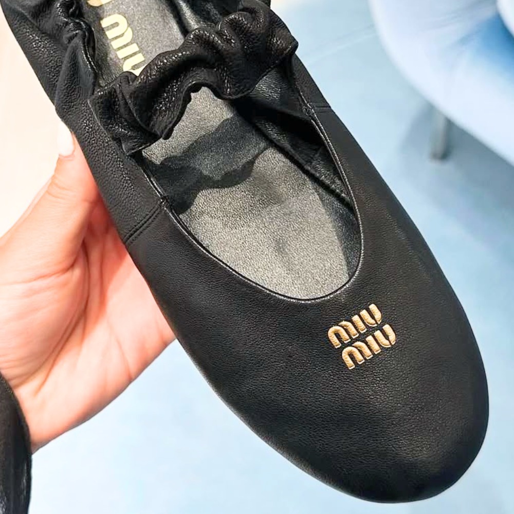 《上品で可愛い》【MiuMiu】ナッパレザーのルーシュバレリーナ