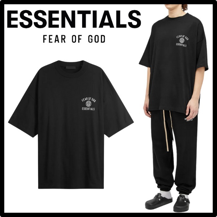 【Fear of God ESSENTIALS】 クレスト ロゴ Tシャツ