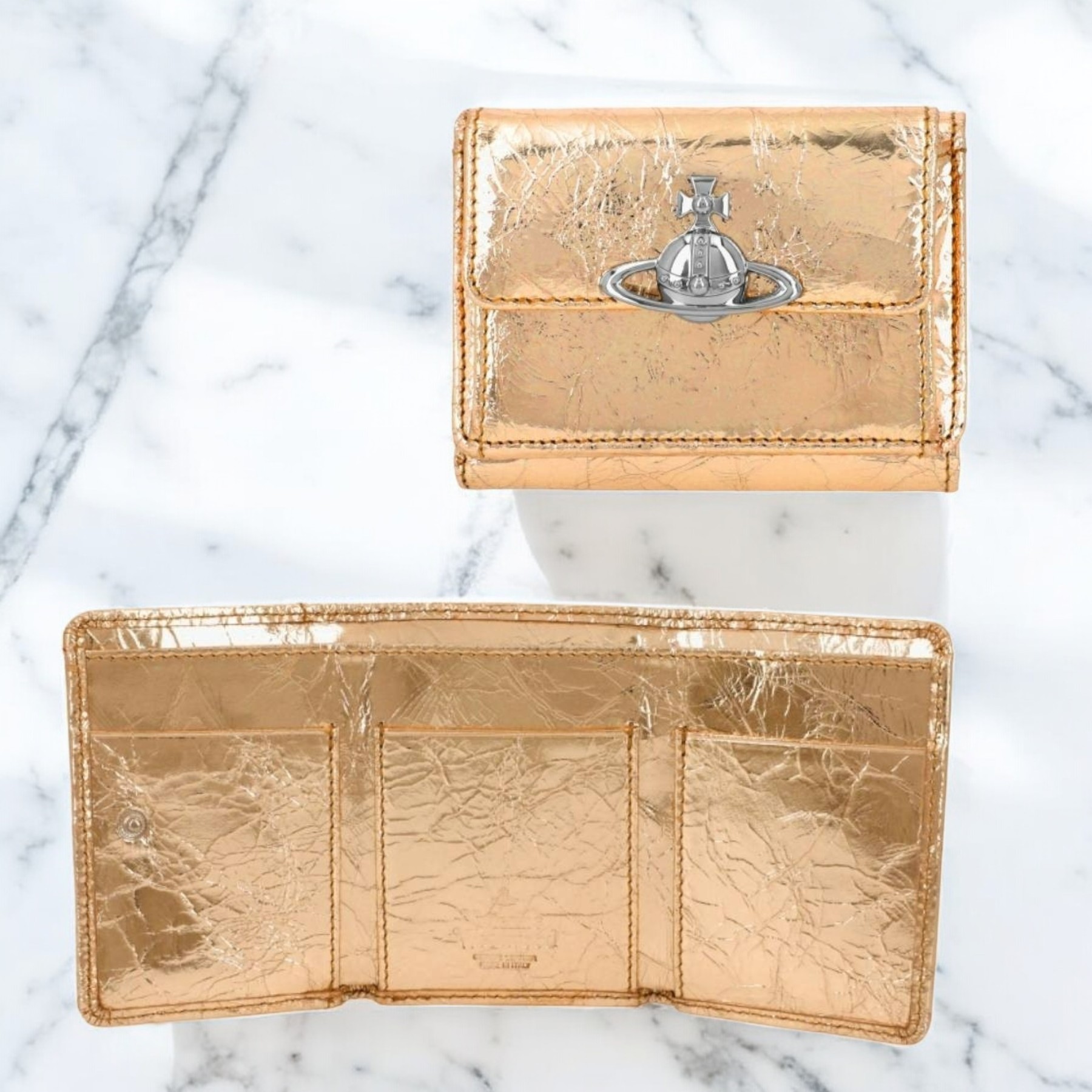 《Vivienne Westwood》メタリック フラップ スモール ウォレット