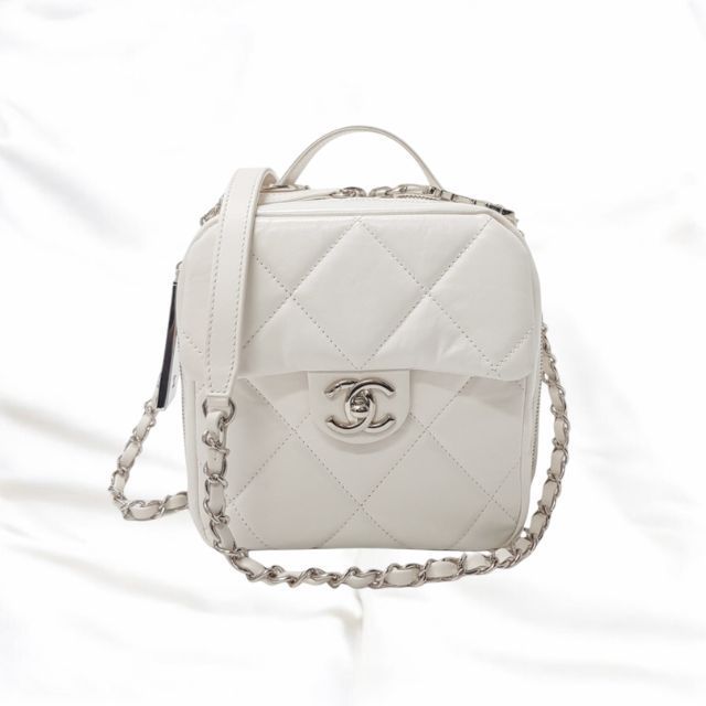 CHANEL* シャネル カーフスキン カメラトート クロスバッグ
