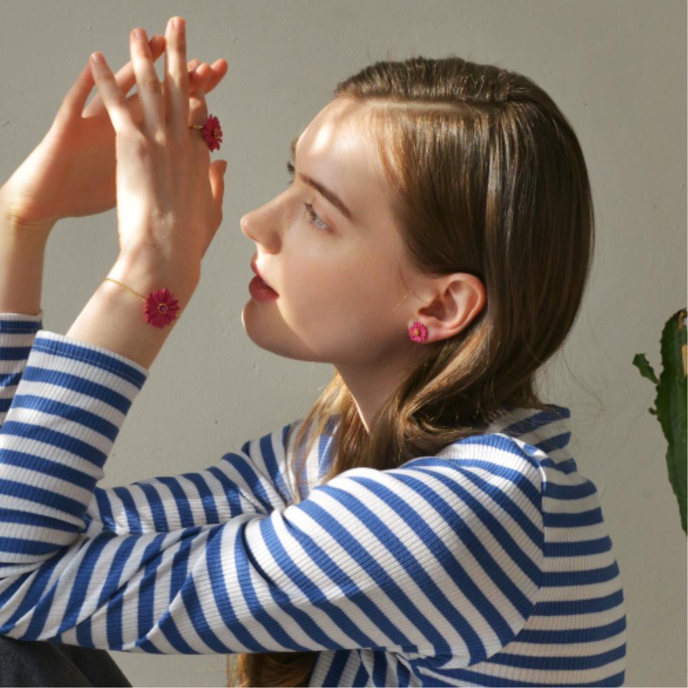 ☆DANA BURTON☆ Mini Daisy Stud Earrings