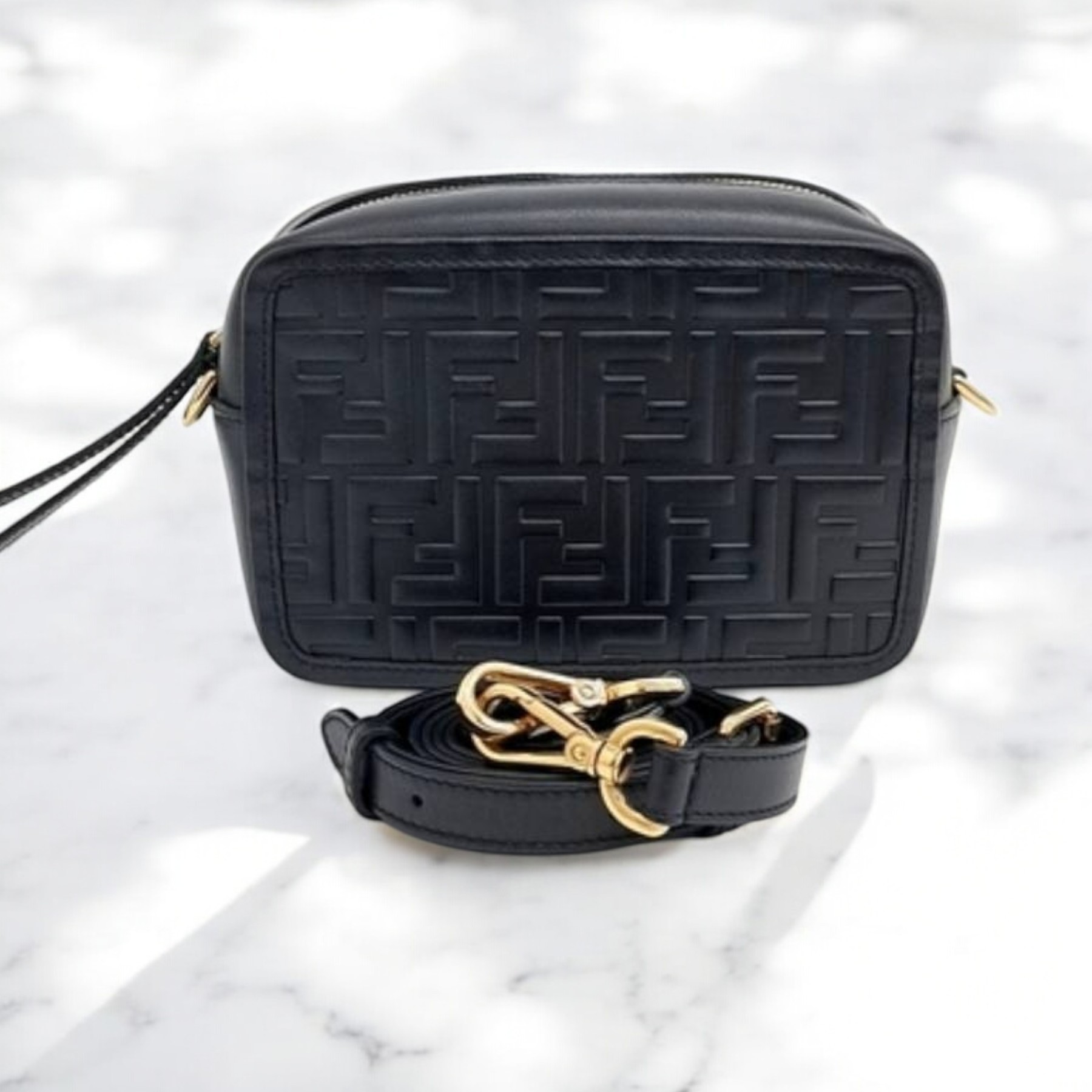 《FENDI》ミニ カメラバッグ 中古