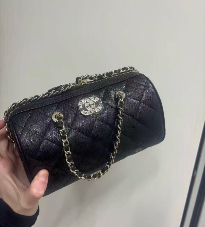 ハートで作られたCCマークが可愛すぎる CHANEL ボーリングバック