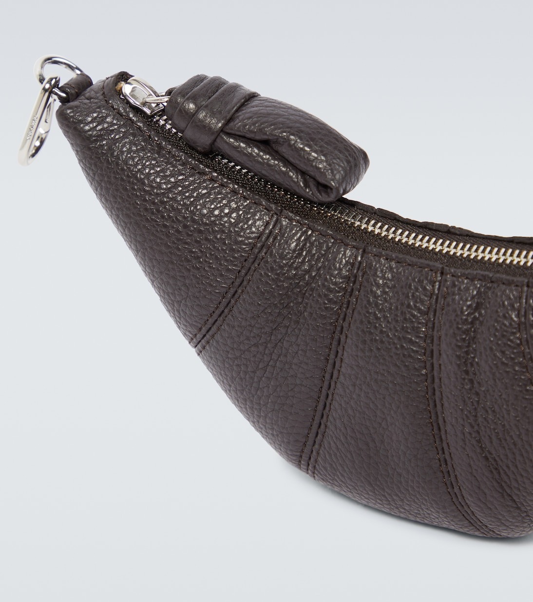 【LEMAILE】クロワッサンレザー ストラップ付き小銭入れ LEMAIRE】クロワッサン レザー ストラップ付き小銭入れ (LEMAIRE