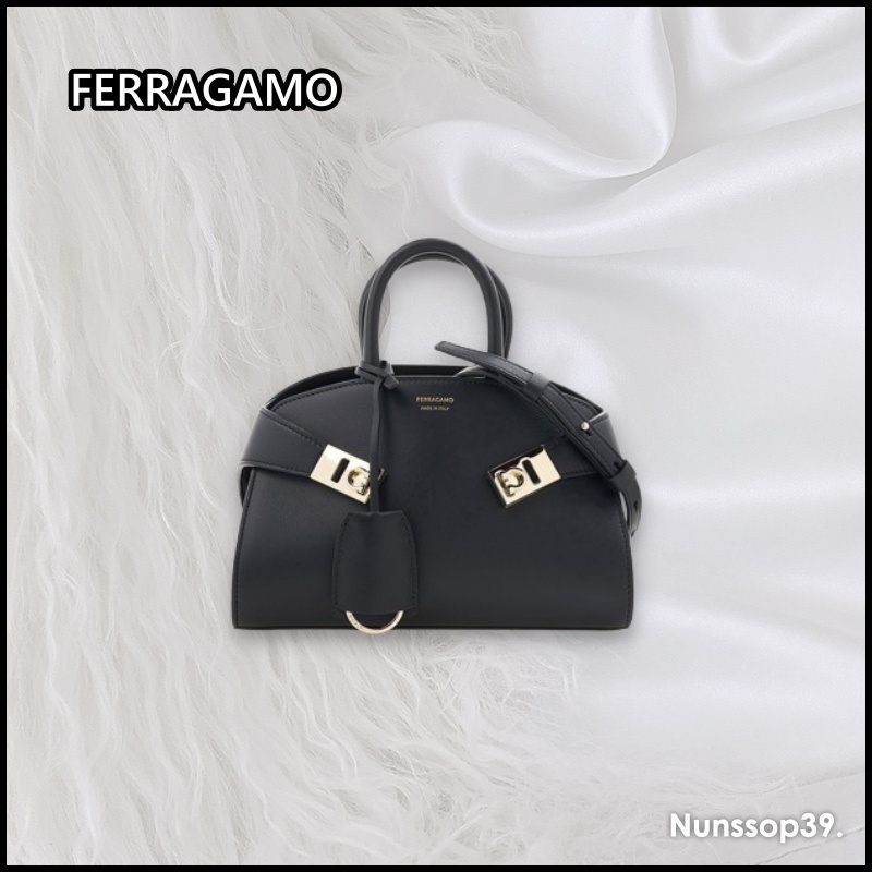《FERRAGAMO》 ハグ トートバッグ