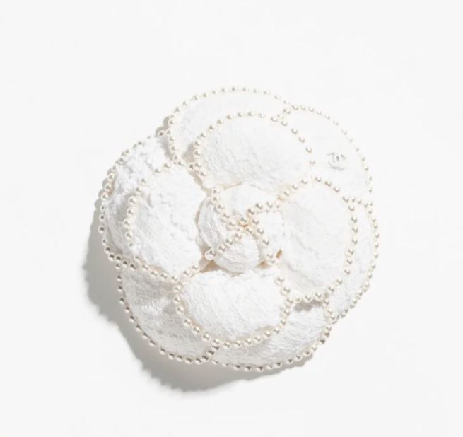 【上品で華やか♪】CHANEL カメリア ブローチ パール 《25P》