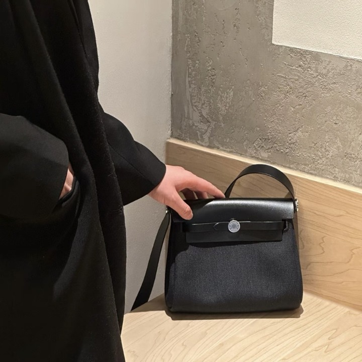 《可愛いミニサイズ♡》HERMES Herbag Zip 20 バッグ