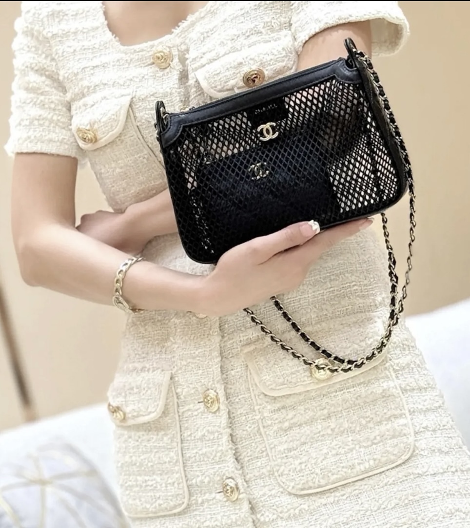 ♡超美品♡CHANEL 黒 パイル素材ポーチ ショルダー ♡超美品♡CHANEL 黒 パイル素材ポーチ ショルダー - メルカリ