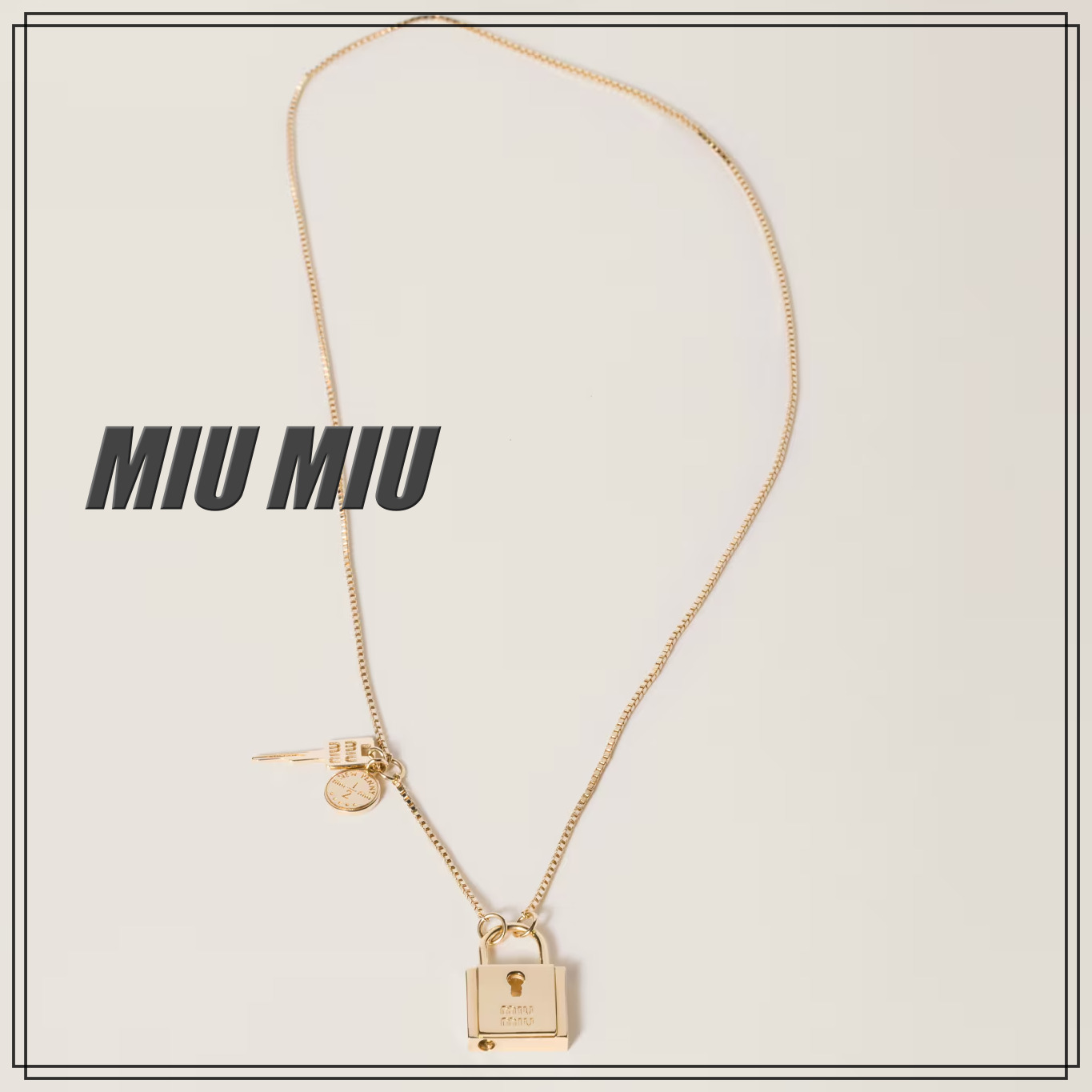 【限定商品】MIU MIU ゴールドロゴ入りネックレス