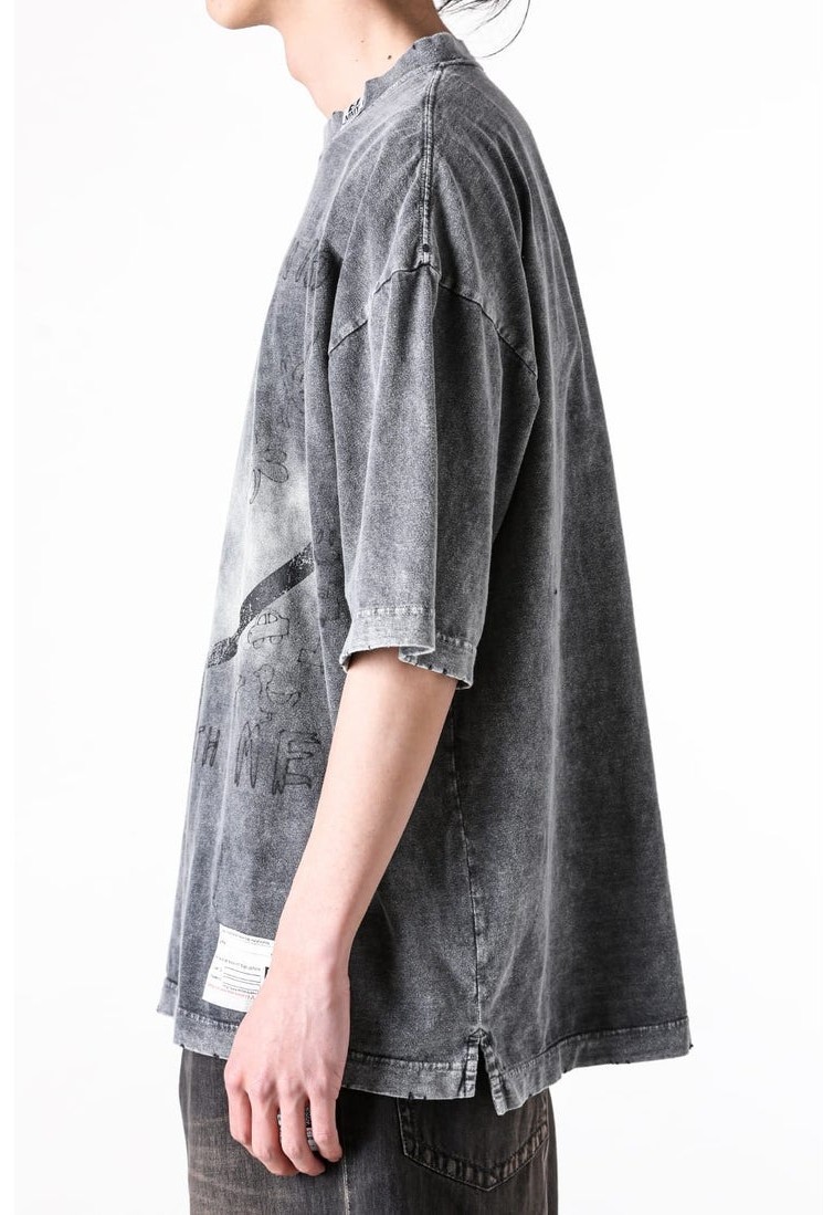StrayKids愛用《MIHARA YASUHIRO》スマイリー ブリーチ加工 TEE.