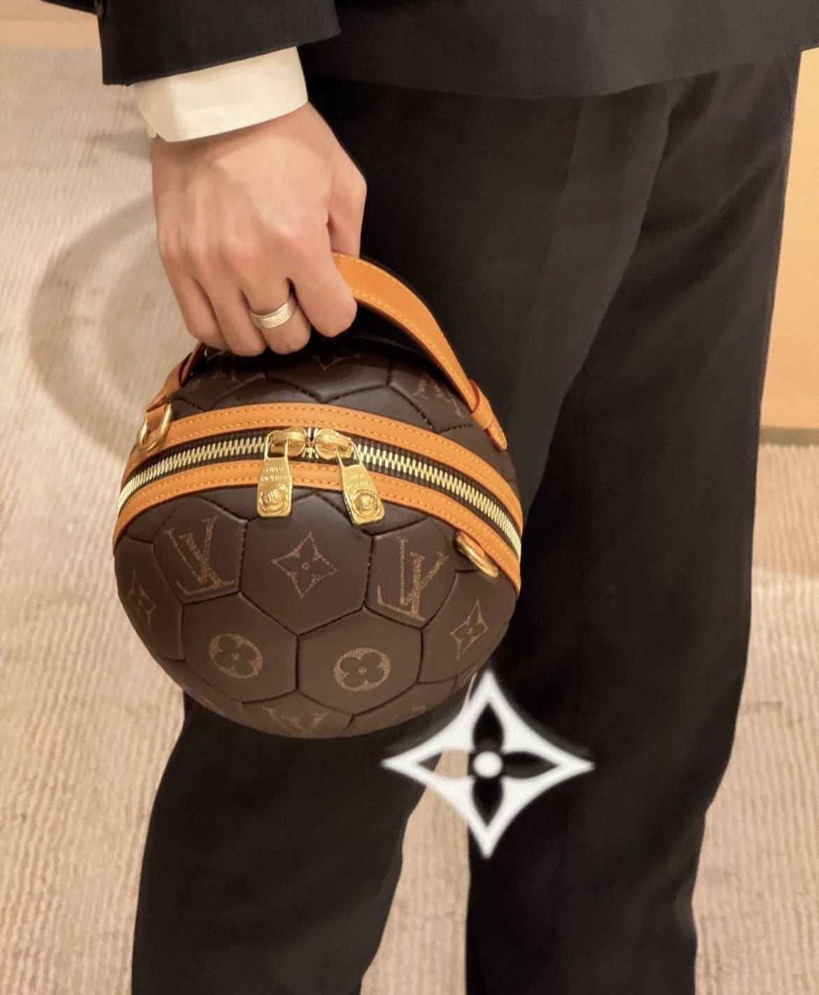 インパクト大 Louis Vuitton サッカーボール ショルダーバック